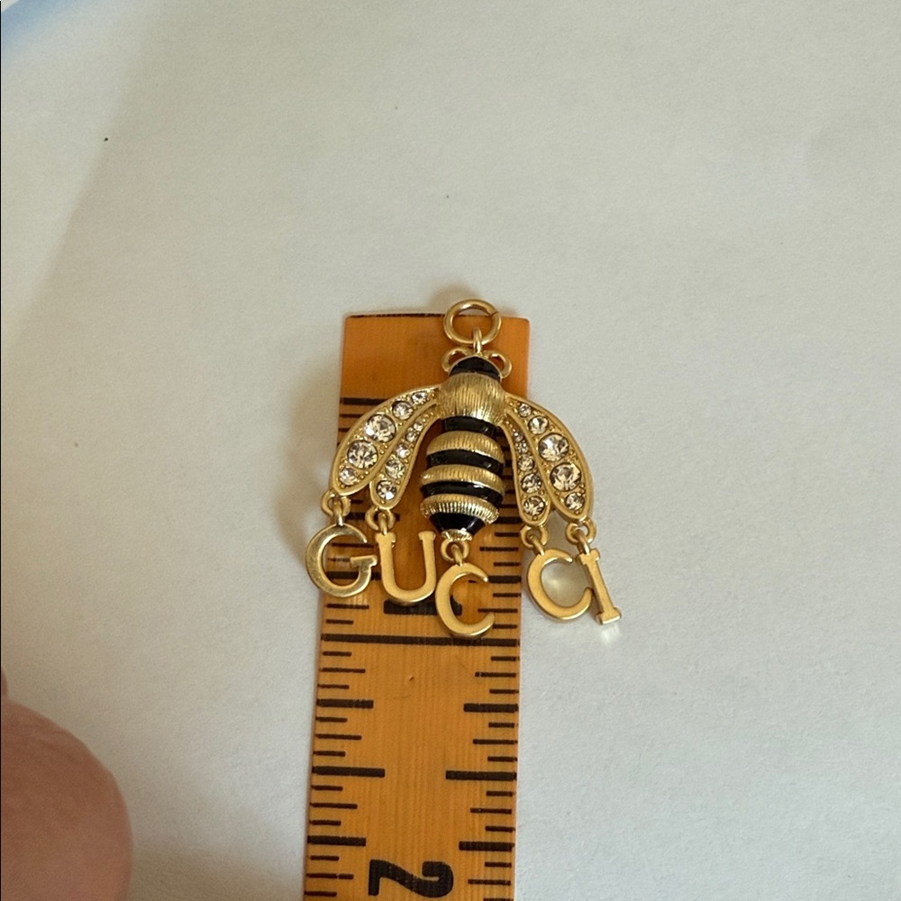 NEW Gucci Gold Bee Brooch with Crystals - Picture 6 of 6